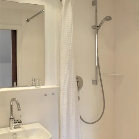 מלון Hotel-gasthof Rose 2*