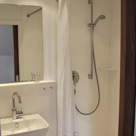 מלון Hotel-gasthof Rose 2*