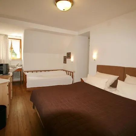 מלון Hotel-gasthof Rose